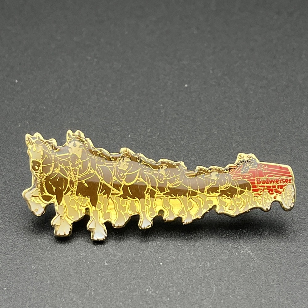 Vintage Anheuser Busch Budweiser Clydesdales Pulling Beer Wagon Lapel Hat Pin